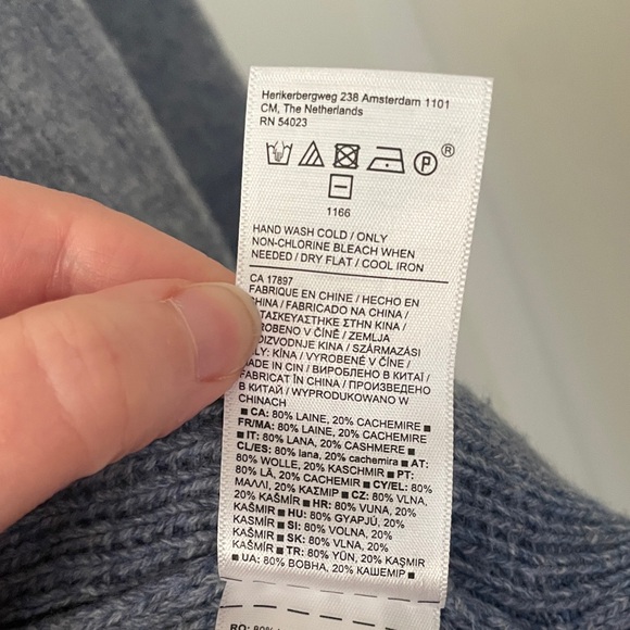 Athleta Ombre Spirit Wool Cashmere Wrap in Blue Star/Chrome Blue Size Medium - Picture 11 of 13